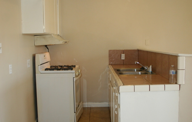 1 bed, 1 bath, 643 sqft, $975, Unit D