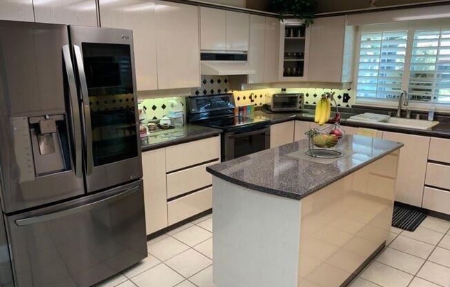 $4290 / GORGEOUS 4-5 BEDROOM SINGLE STORY HOME IN UNION CITY