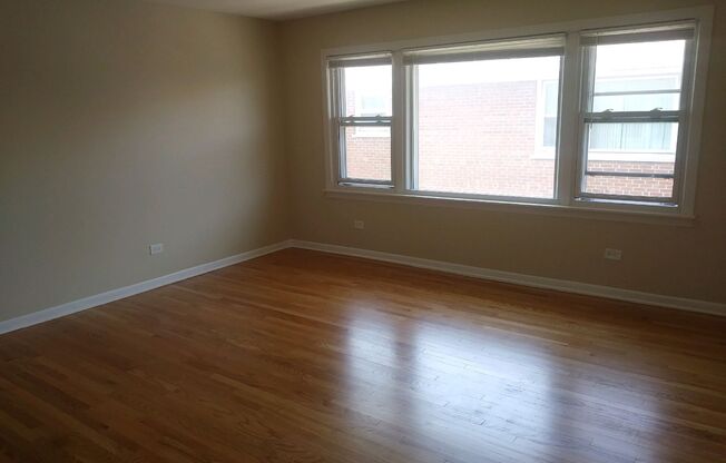 9448 Glenlake LLC