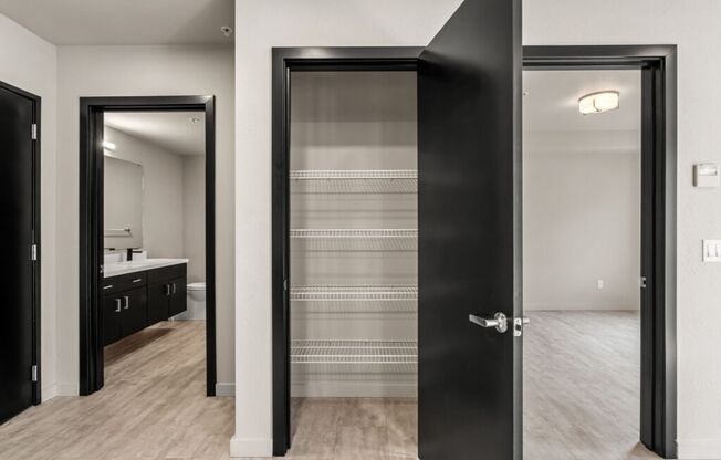 2 beds, 1 bath, 659 sqft, $1,635, Unit 324