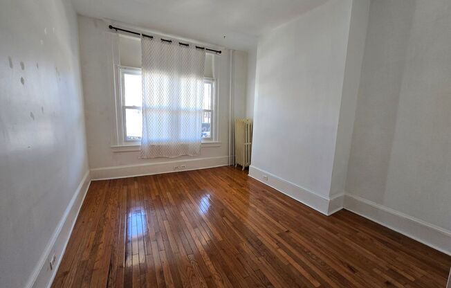 2 bed 1 bath with W/D in unit