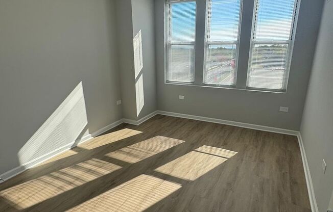 1 bed, 1 bath, 550 sqft, $1,300, Unit 402