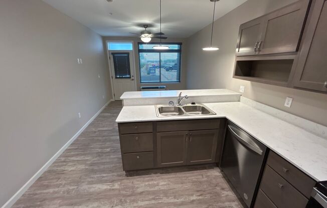 Studio, 1 bath, 500 sqft, $995, Unit 08