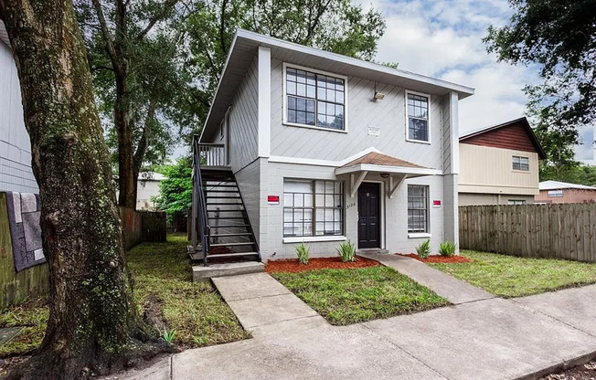 Spacious 2-Bedroom Duplex in Prime Gainesville Location – Unit A