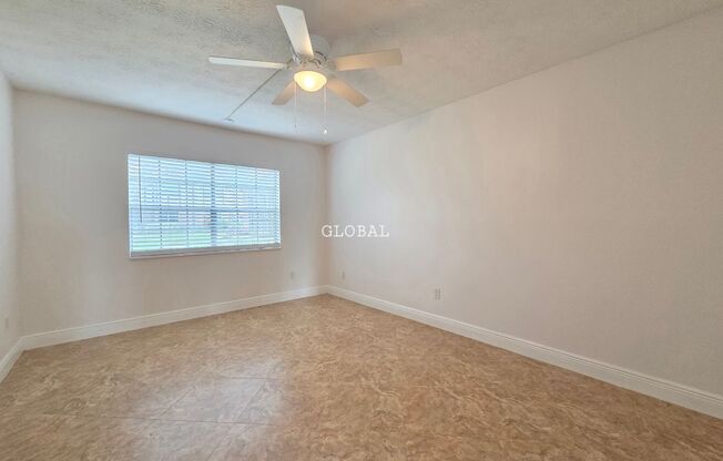 Lakefront First-Floor Condo in Camelot by the Lake, Orlando