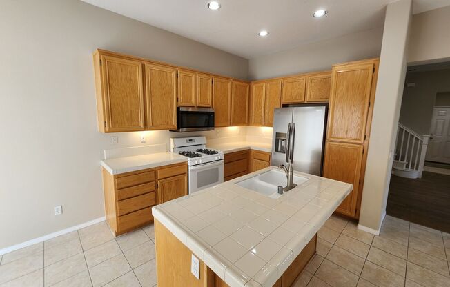 Scripps Ranch - Miro/Ravel Community - End Unit - 2 Car Garage - Central AC