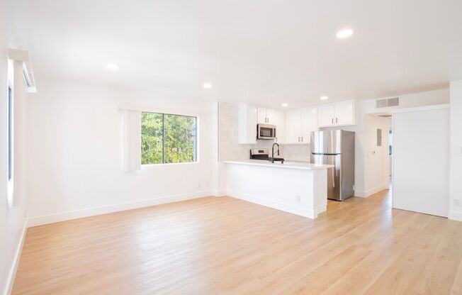 1031 N Orange Grove Ave