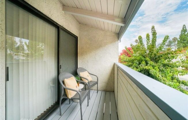 Beautiful Large 2+2, Balcony, Central AC ~ 1 MONTH FREE