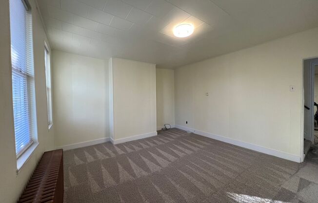 2 beds, 1 bath, $1,250