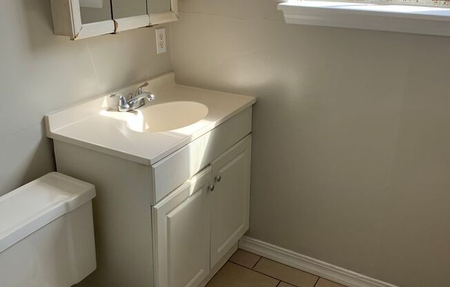 $525 - 1 bedroom/ 1 bathroom - Cozy fourplex