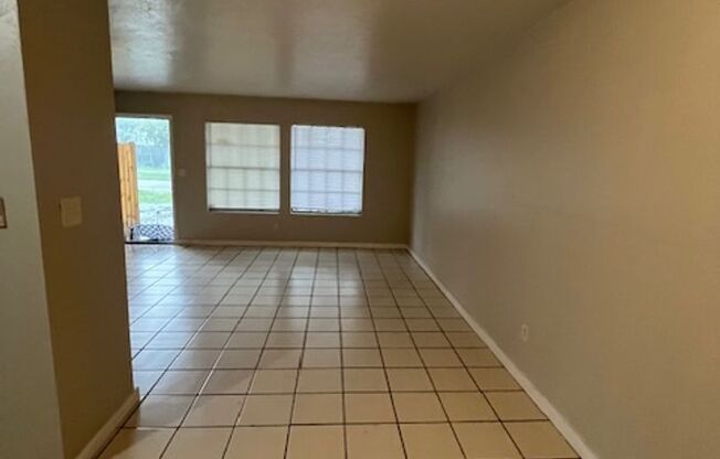 2 beds, 1 bath, $1,150