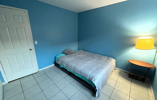915 Beefeater PL