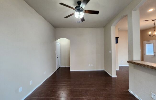 3/2.5/2  Off HWY 46/ Close to IH 35 /  Fenced in Backyard / Wood-Like Tile Flooring & Carpet Mix /CISD