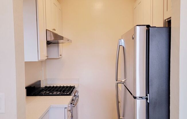 Studio, 1 bath, 450 sqft, $2,500, Unit 702