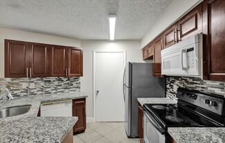 AVAILABLE NOW – SPACIOUS 2 BED/2 BATH WITH BALCONY IN RESORT-STYLE COMMUNITY!