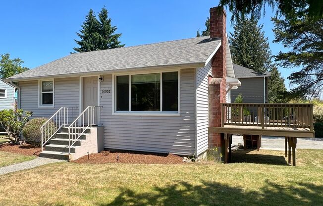 Charming 2 Bedroom Home with Expansive Yard and Unbeatable Location in Shoreline