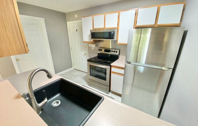 1 Bedroom Apartment in Burlington VT Available 9/1!
