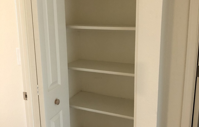 2 beds, 1 bath, 950 sqft, $1,225, Unit 208