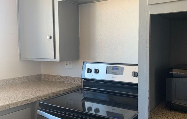 Studio, 1 bath, 400 sqft, $750, Unit 07-18 (DMS)