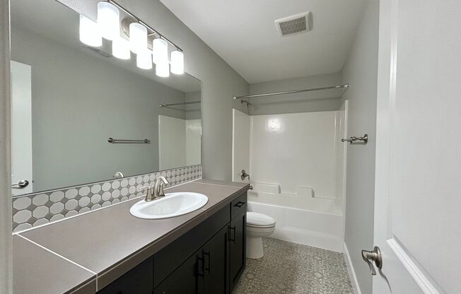 3 beds, 2.5 baths, $2,800