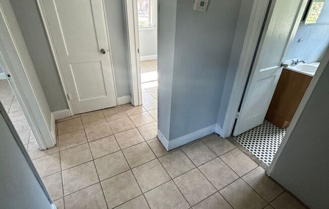 2 beds, 1 bath, $725