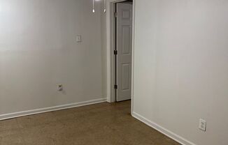 1 bed, 1 bath, $850, Unit Basement