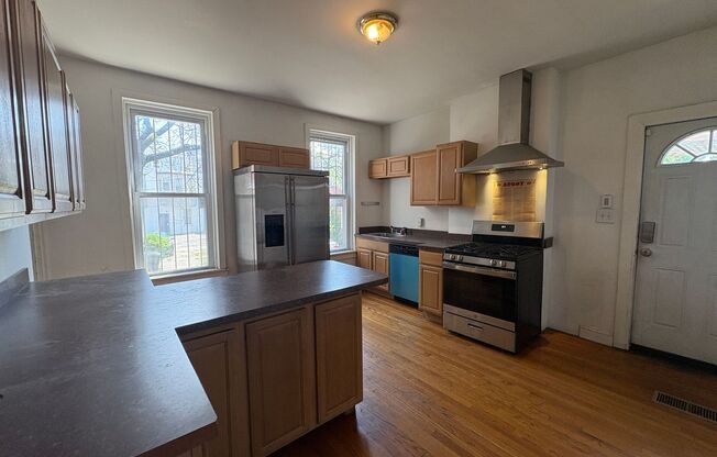 Enormous 5bd/4.5ba Charles Village Home CAC, Parking, W/D and more.. Available 8/1