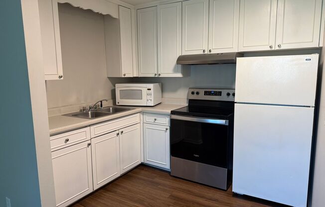 1 bed, 1 bath, 640 sqft, $1,095, Unit A2