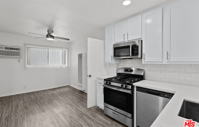 1 bed, 1 bath, $2,395, Unit 202