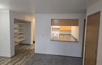 2 beds, 1 bath, 853 sqft, $1,421, Unit B202