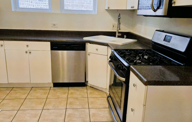 6518 N Mozart St, Unit 1 Chicago, IL, 60645