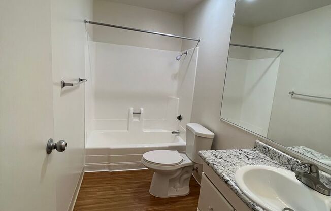 1 bed, 1 bath, 592 sqft, $999, Unit 176