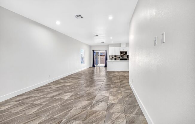 *NO HOA* NO CARPET* MOVE-IN READY 3-BEDROOM SINGLE STORY HOME!