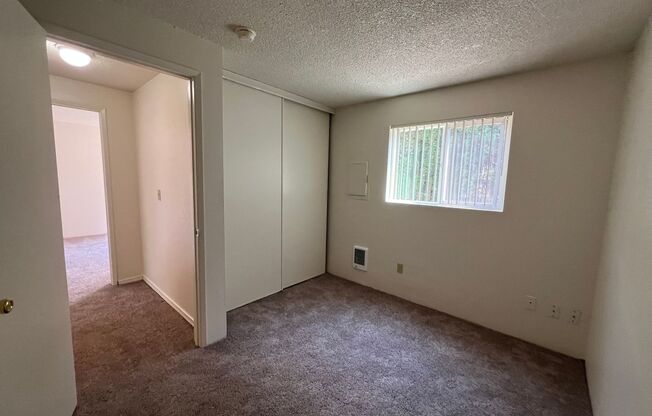 2 beds, 1 bath, 669 sqft, $1,245, Unit 33