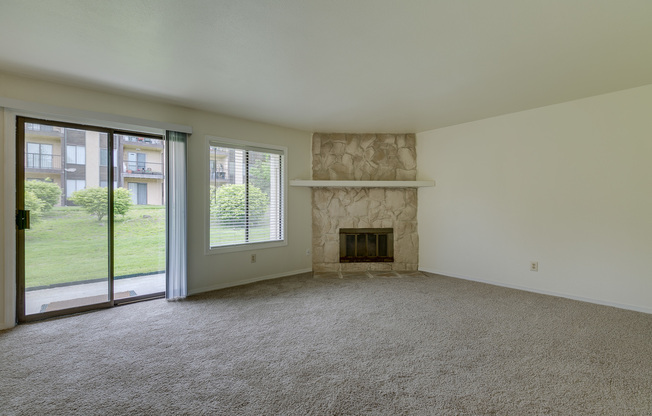 Roomy Remodeled  Kirkland Condo
