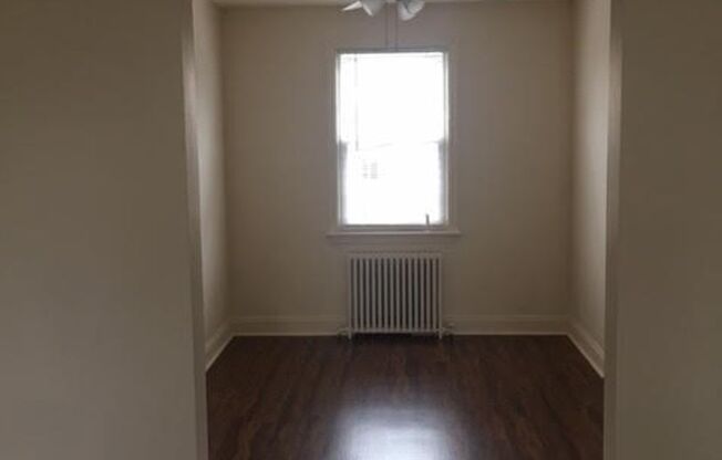 2 beds, 1 bath, 775 sqft, $1,060, Unit 628 Southcrest Court #1