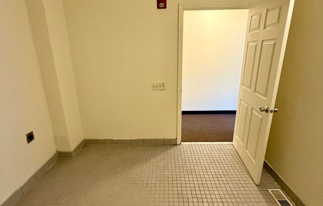 2 beds, 1 bath, 730 sqft, $950, Unit 800A