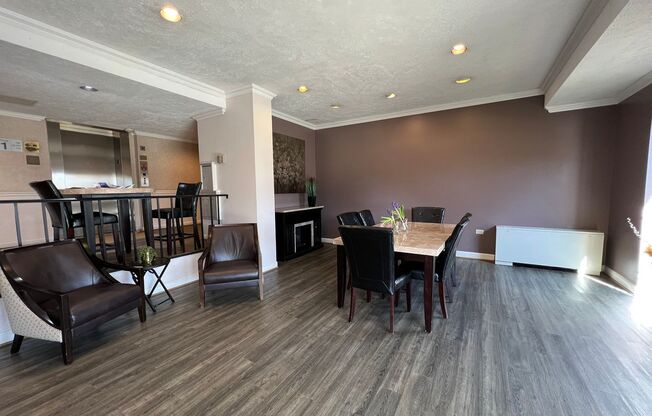 Light-filled Contemporary 1 Bedroom 1 Bathroom Unit In Refreshing Tanglewood - Utilities Included!
