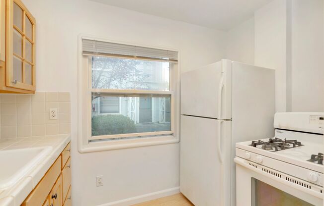 Studio, 1 bath, $1,645, Unit H