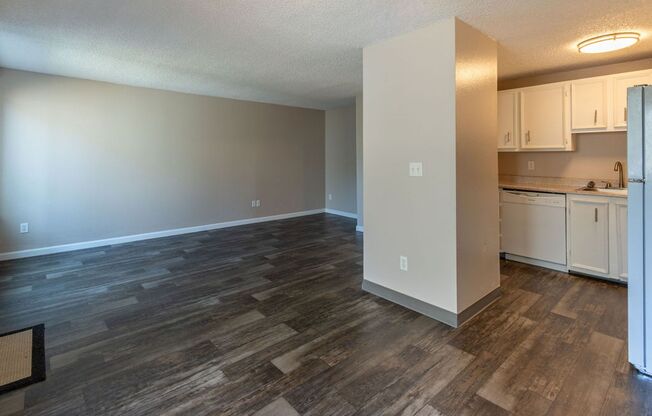 2 beds, 1 bath, 735 sqft, $1,695, Unit 07