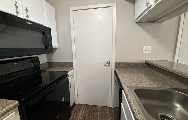 1 bed, 1 bath, 652 sqft, $1,165, Unit #1111