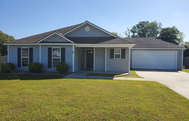 Tranquil Oasis: Spacious 4BR Home with Modern Amenities in Ray City, GA Near Moody!
