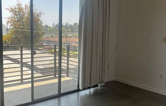 Studio, 1 bath, 350 sqft, $2,345, Unit 422