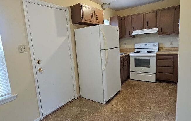 2 beds, 1.5 baths, 750 sqft, $1,150, Unit 13 C