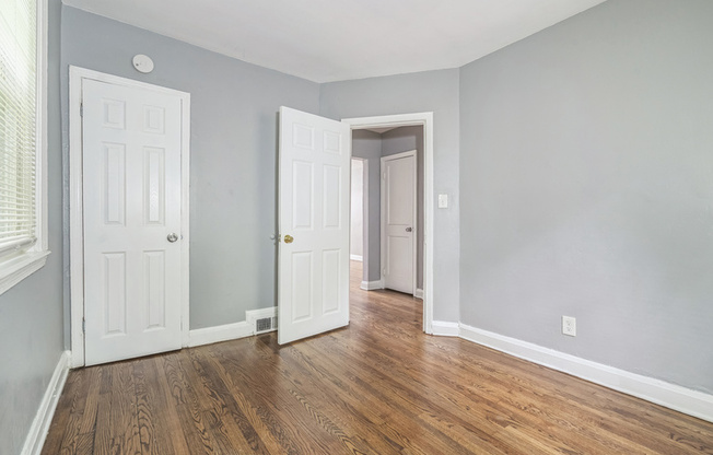 1122 GLENEAGLE RD