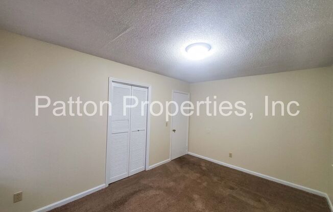 2 beds, 1 bath, 880 sqft, $995, Unit A