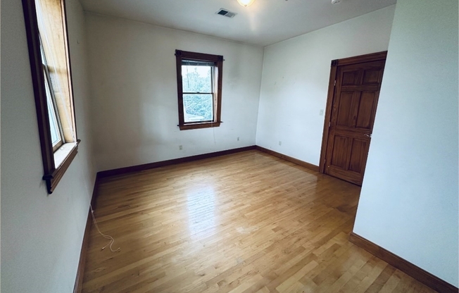 3 beds, 1 bath, 1,000 sqft, $2,800, Unit 3