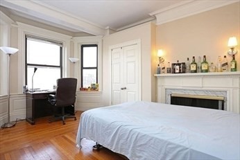 3 beds, 1 bath, 1,017 sqft, $4,800, Unit 301