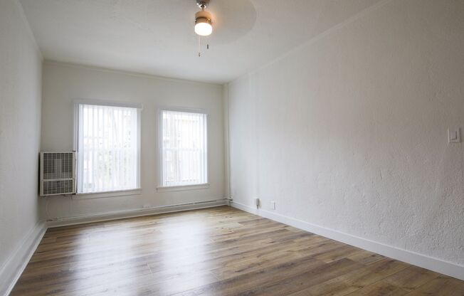 1 bed, 1 bath, 550 sqft, $1,725, Unit 302