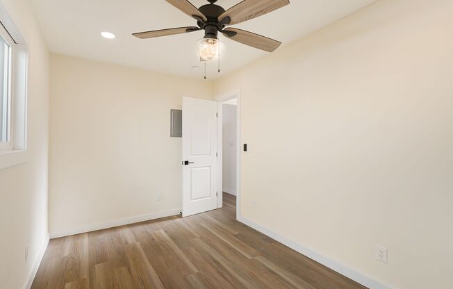 Completely remodeled 2 bd/1ba in charming neighborhood of Pacific Beach!